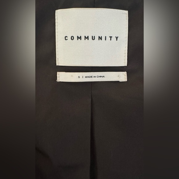 Aritiza community black light rain coat, size small women’s - Picture 4 of 5